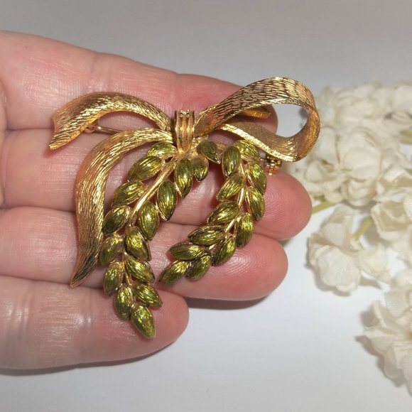Joan Rivers Signed Gold Bow Brooch Green Leaves Laurel Corsage Pin Tack 7407 - Picture 6 of 7